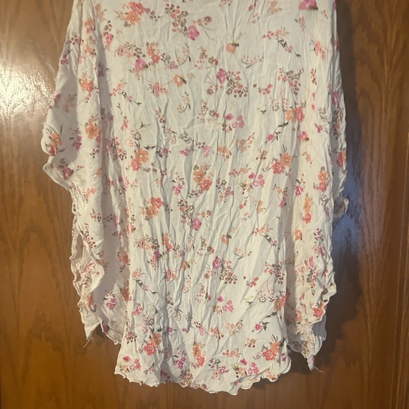 Francesca’s Emory park kimono and yellow tank - Picture 11 of 13